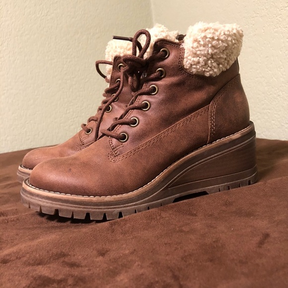 Fergie boots - Picture 7 of 9